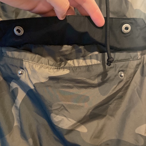 Hollister cropped camouflage jacket 💕 Small EUC this is a great piece!! - Picture 4 of 11